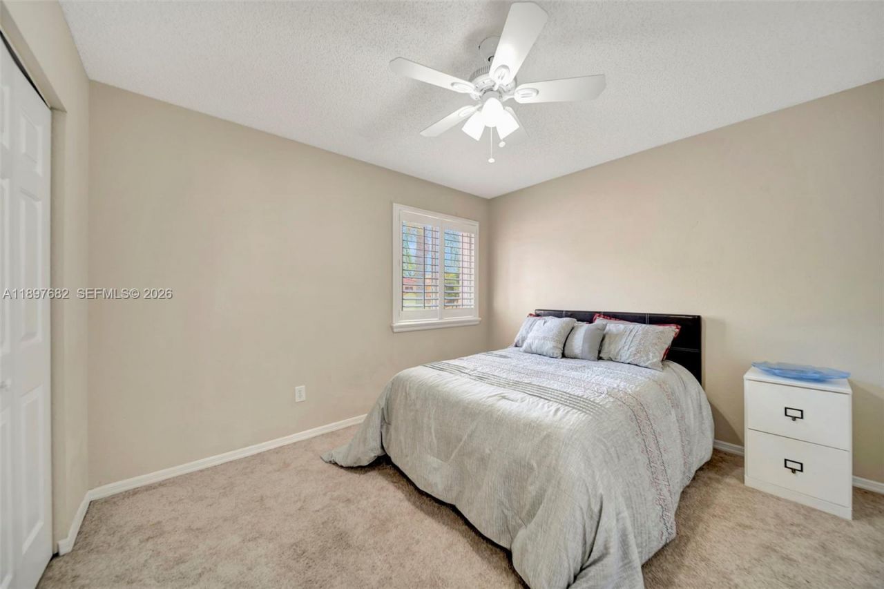 1653 SW 158th Ter, Pembroke Pines, FL 33027 Photo