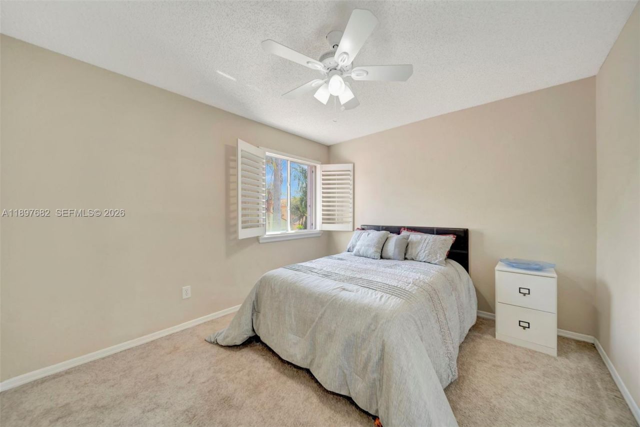 1653 SW 158th Ter, Pembroke Pines, FL 33027 Photo