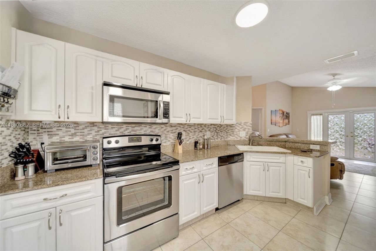 1653 SW 158th Ter, Pembroke Pines, FL 33027 Photo