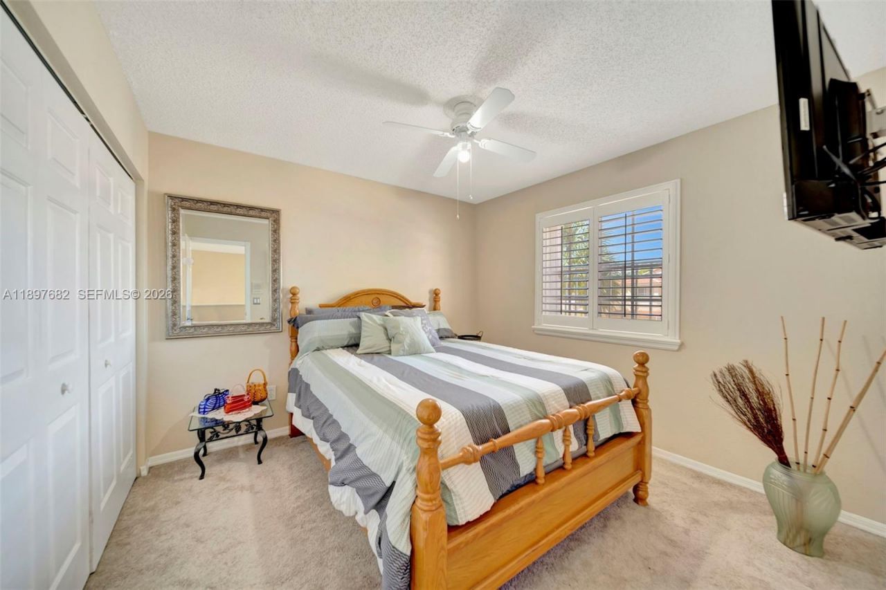 1653 SW 158th Ter, Pembroke Pines, FL 33027 Photo