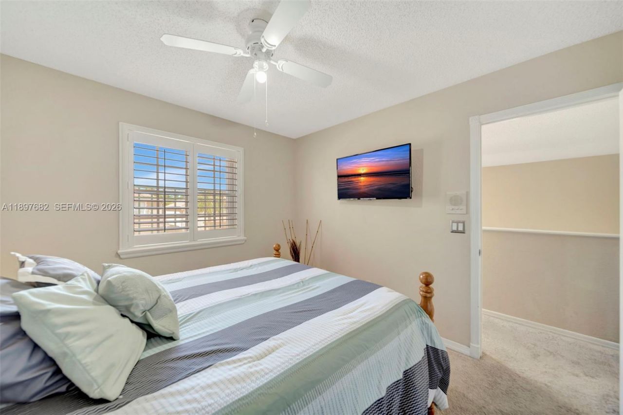 1653 SW 158th Ter, Pembroke Pines, FL 33027 Photo