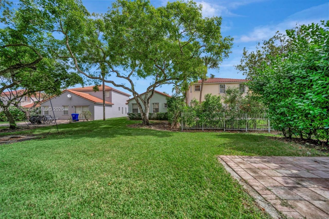 1653 SW 158th Ter, Pembroke Pines, FL 33027 Photo