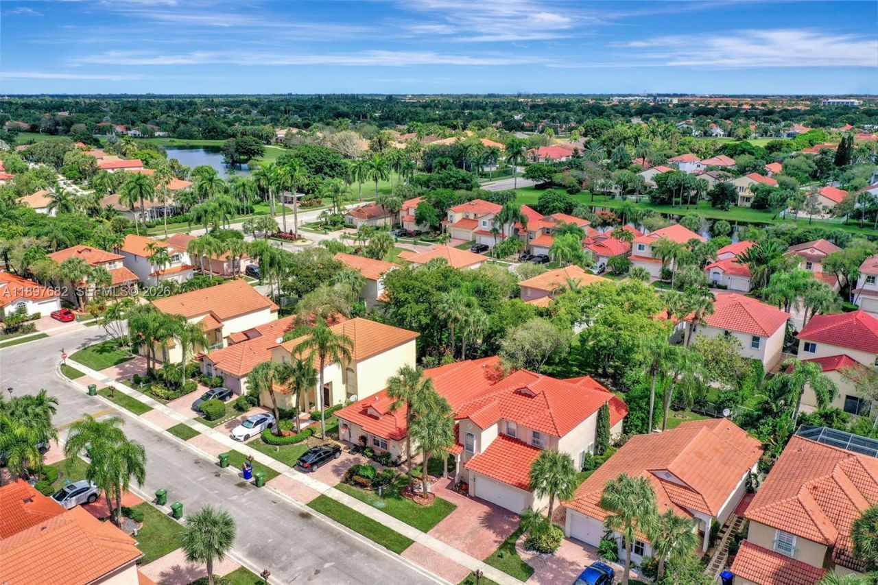 1653 SW 158th Ter, Pembroke Pines, FL 33027 Photo