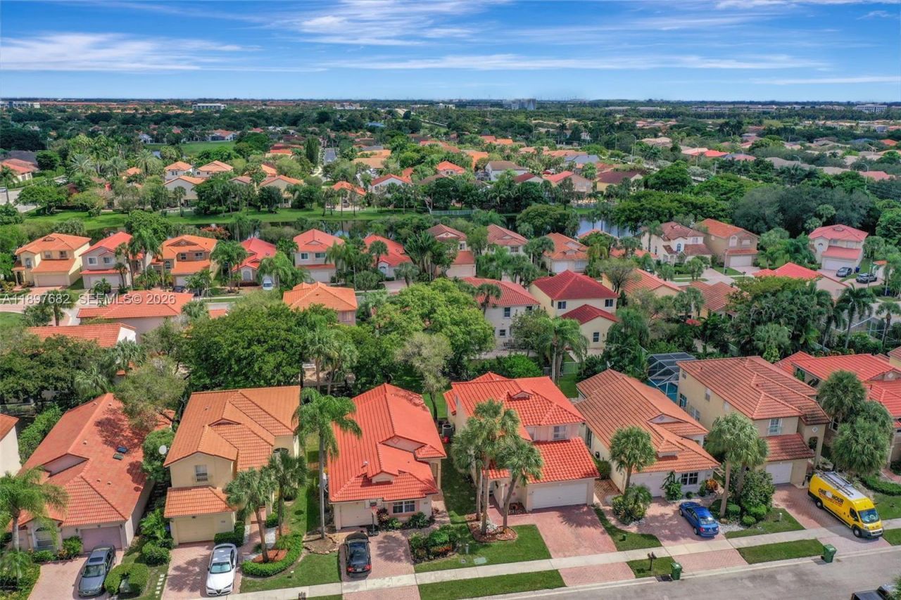 1653 SW 158th Ter, Pembroke Pines, FL 33027 Photo