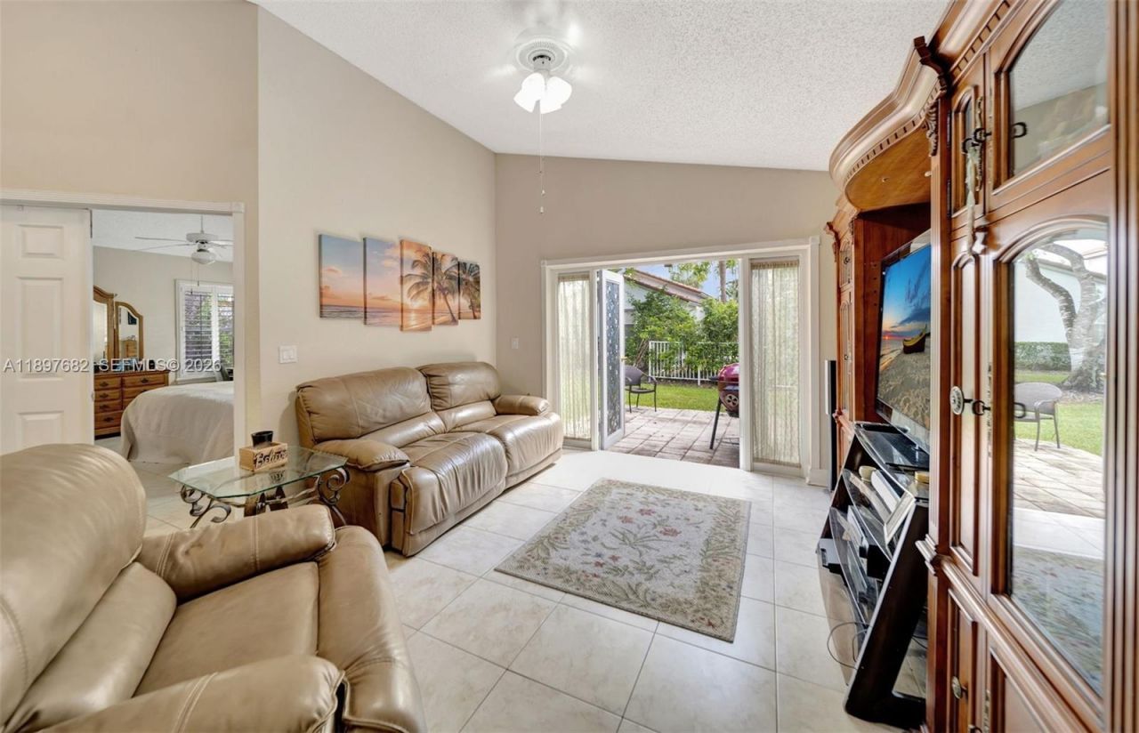 1653 SW 158th Ter, Pembroke Pines, FL 33027 Photo