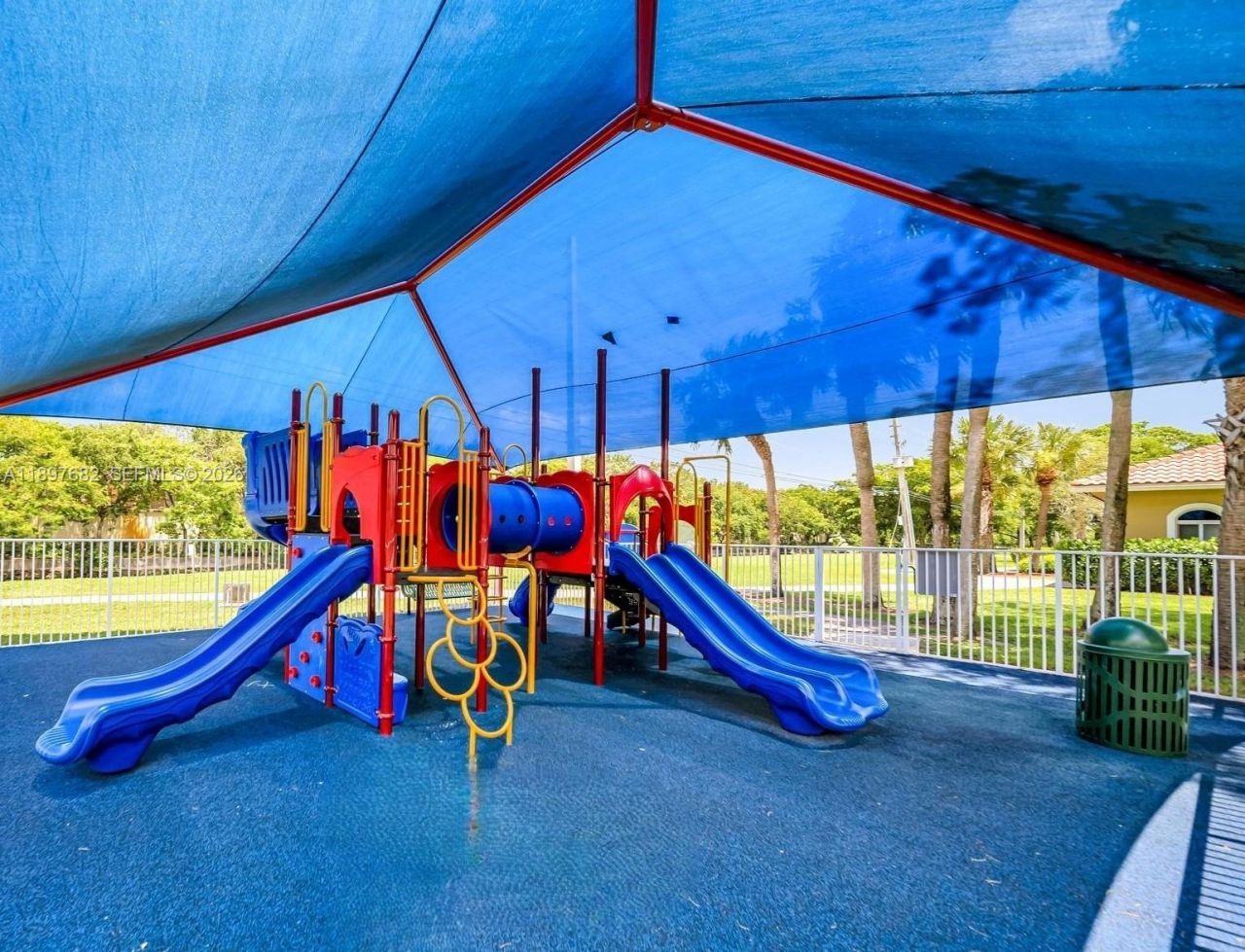 1653 SW 158th Ter, Pembroke Pines, FL 33027 Photo