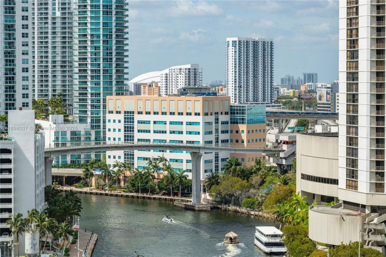 465 Brickell Ave, Unit 1602, Miami, FL 33131 Photo