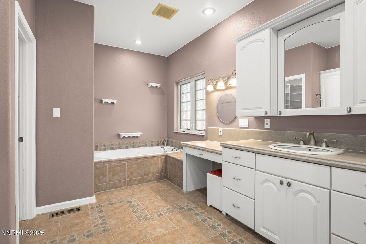 5700 Twin Springs Road, Reno, NV 89510 Photo