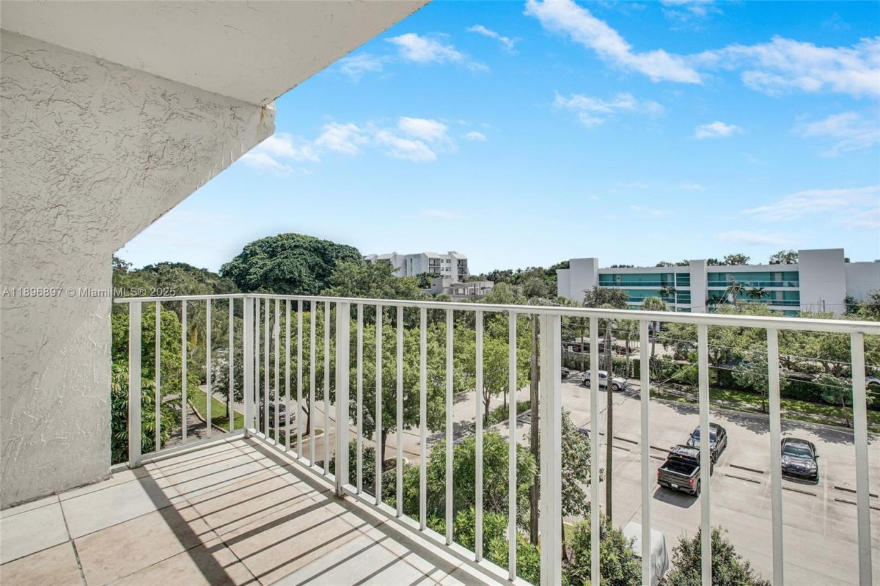 650 NE 64th St, Unit G506, Miami, FL 33138 Photo