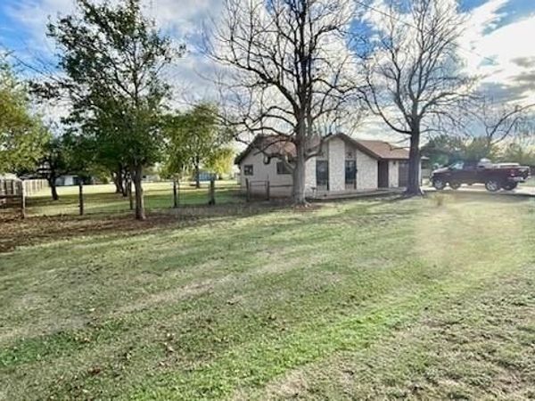 211 Rabbit Hollow LN, Georgetown, TX 78626