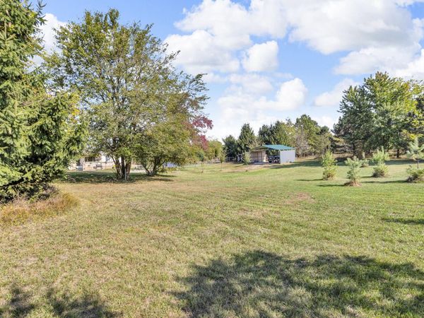 7762 Coon Hill Road, Munith, MI 49259