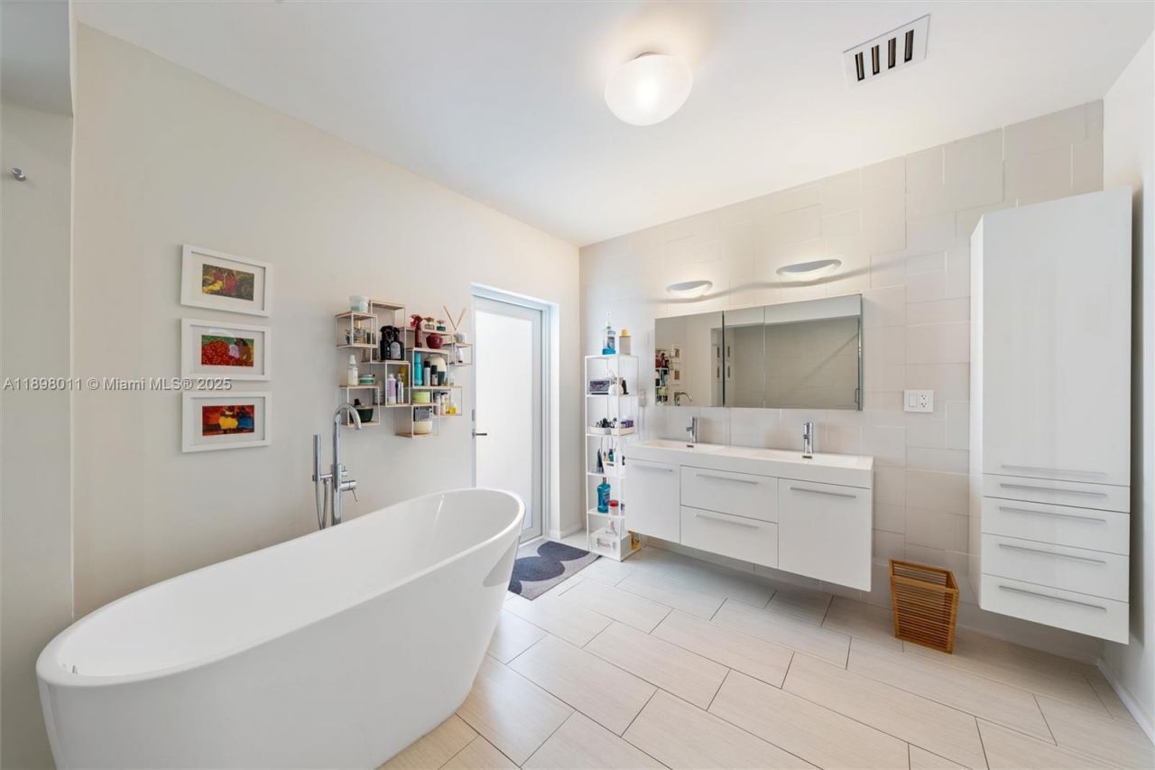 12944 Banyan Rd, North Miami, FL 33181 Photo