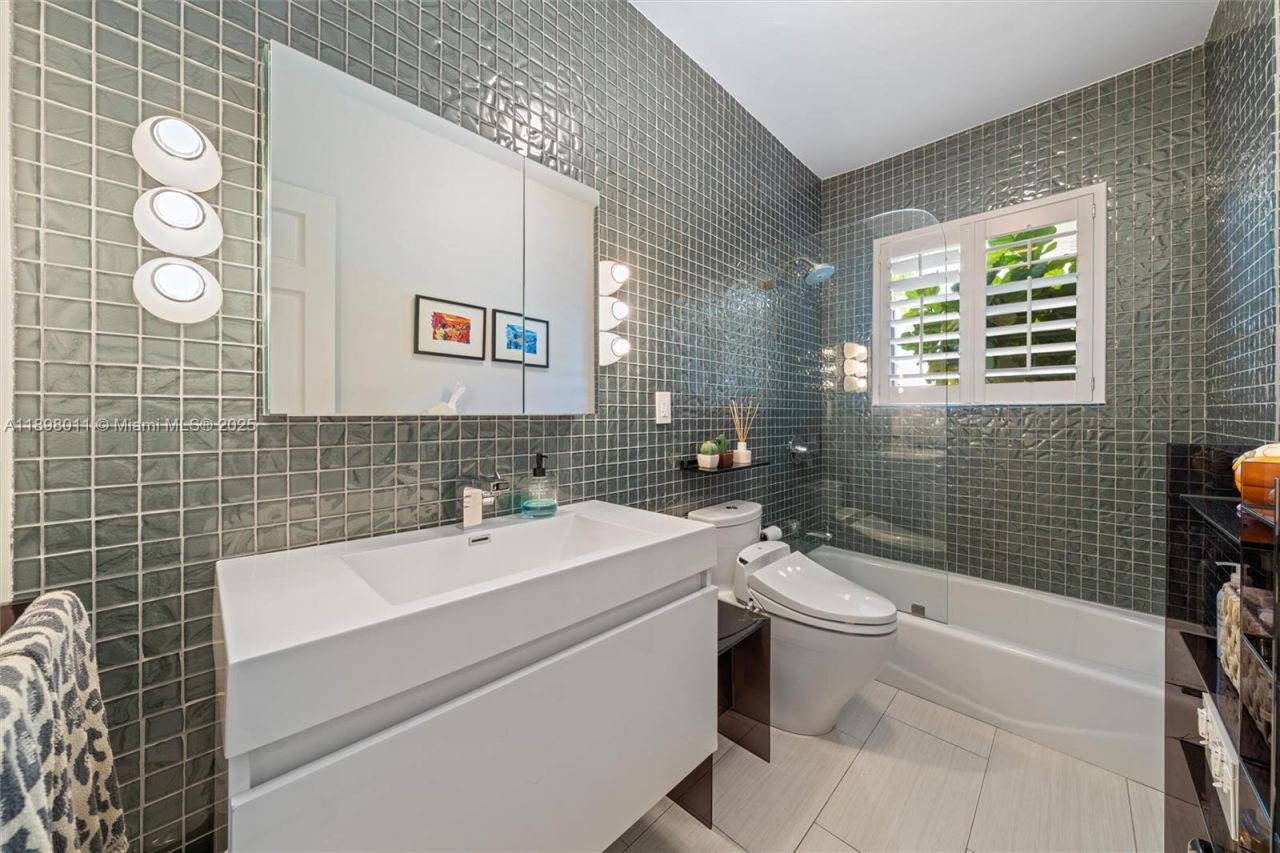 12944 Banyan Rd, North Miami, FL 33181 Photo