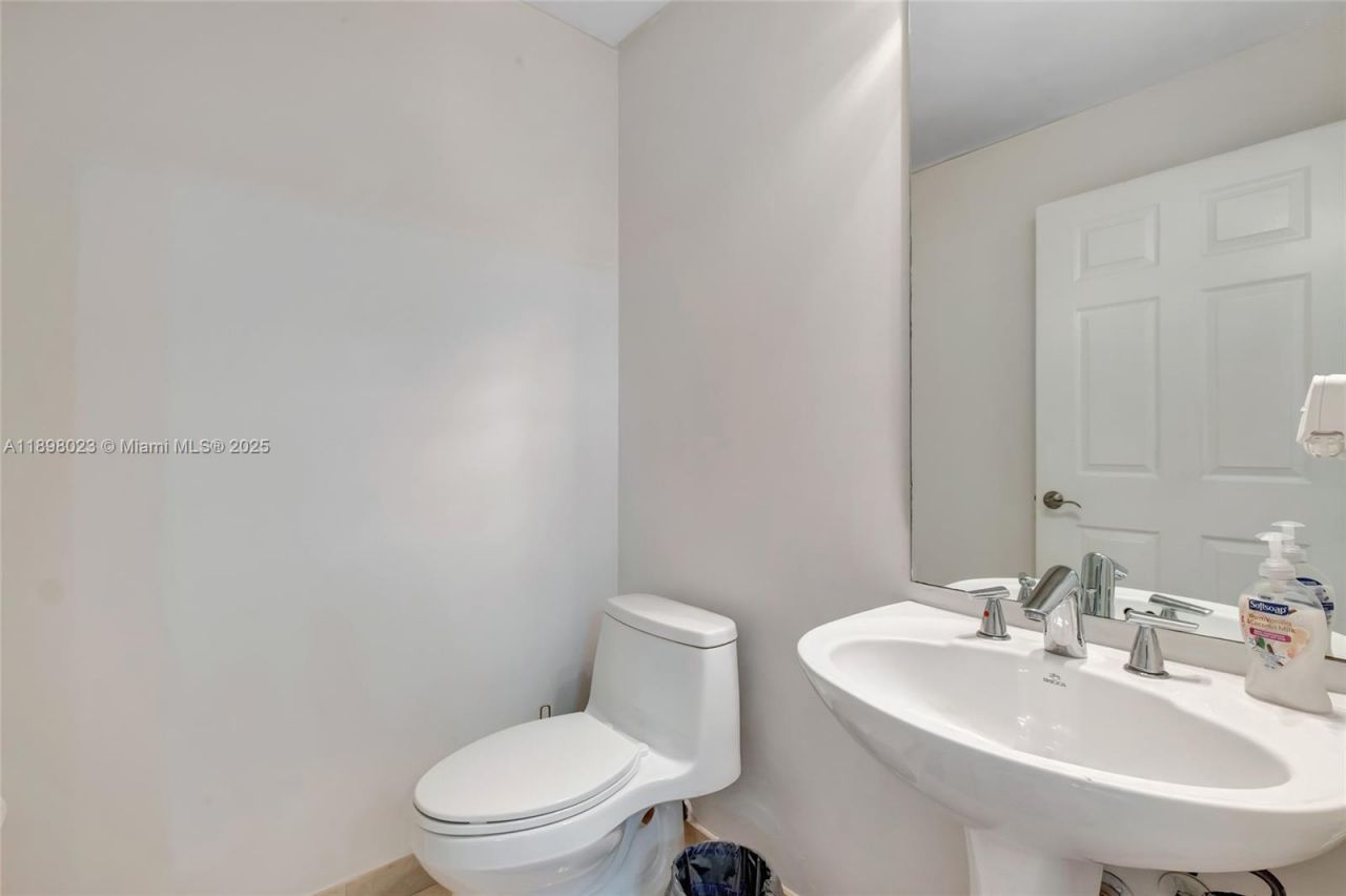 18409 NE 27th Ct, Unit 156, Aventura, FL 33160 Photo