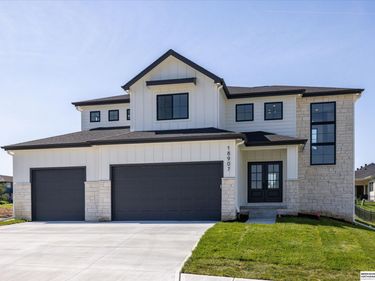 18907 Devonshire Drive, Gretna, NE 68028