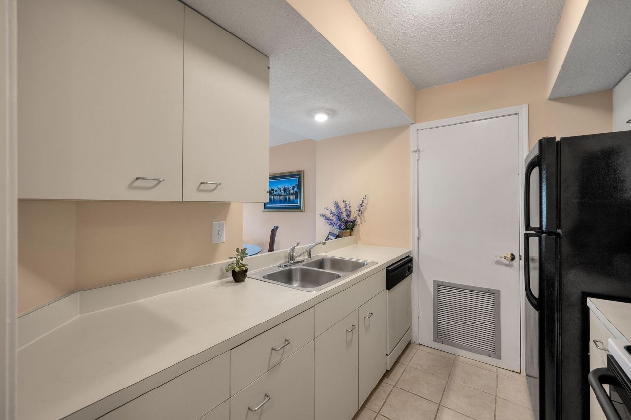 1368 Pelican Watch Villas Photo 14