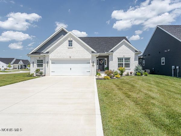 9846 Saugatuck Drive, Sylvania, OH 43560