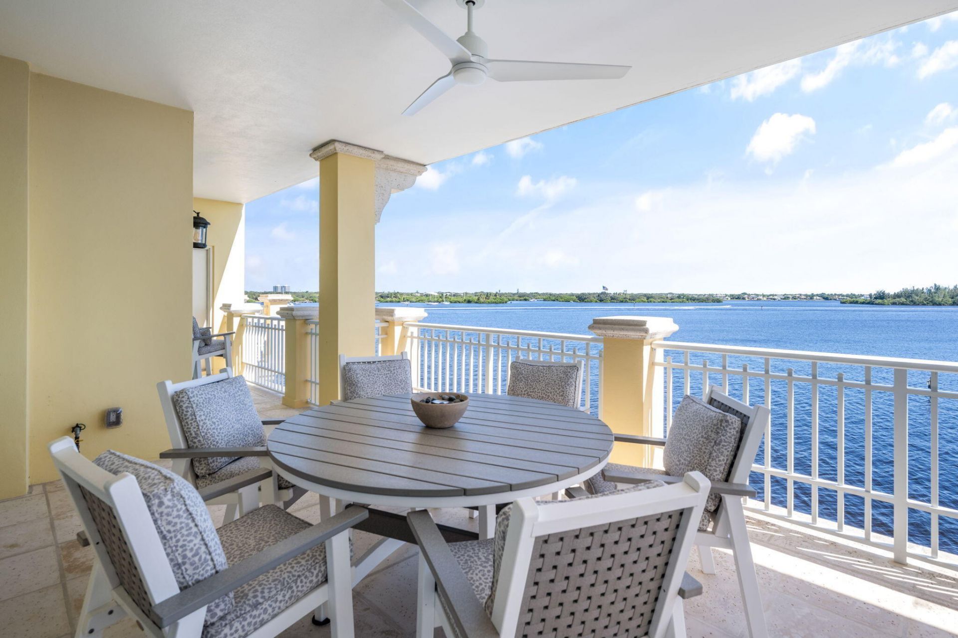 7 Royal Palm Pointe, Unit Ph-W, Vero Beach, FL 32960 Photo