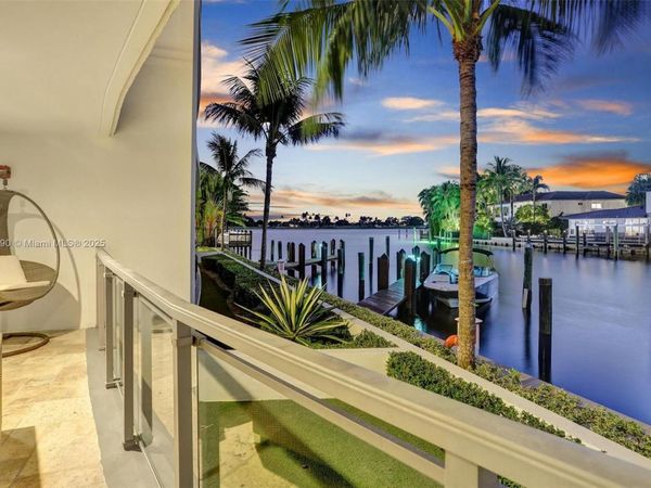 9400 W Bay Harbor Dr, Unit 103, Bay Harbor Islands, FL 33154