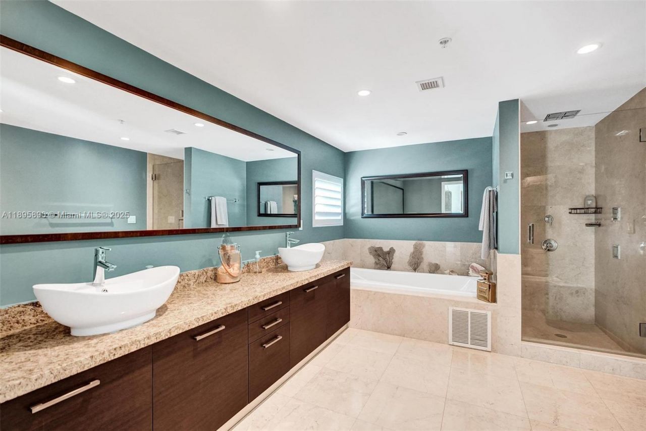 9400 W Bay Harbor Dr, Unit 103, Bay Harbor Islands, FL 33154 Photo