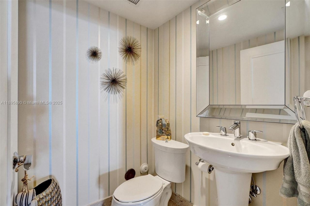 9400 W Bay Harbor Dr, Unit 103, Bay Harbor Islands, FL 33154 Photo