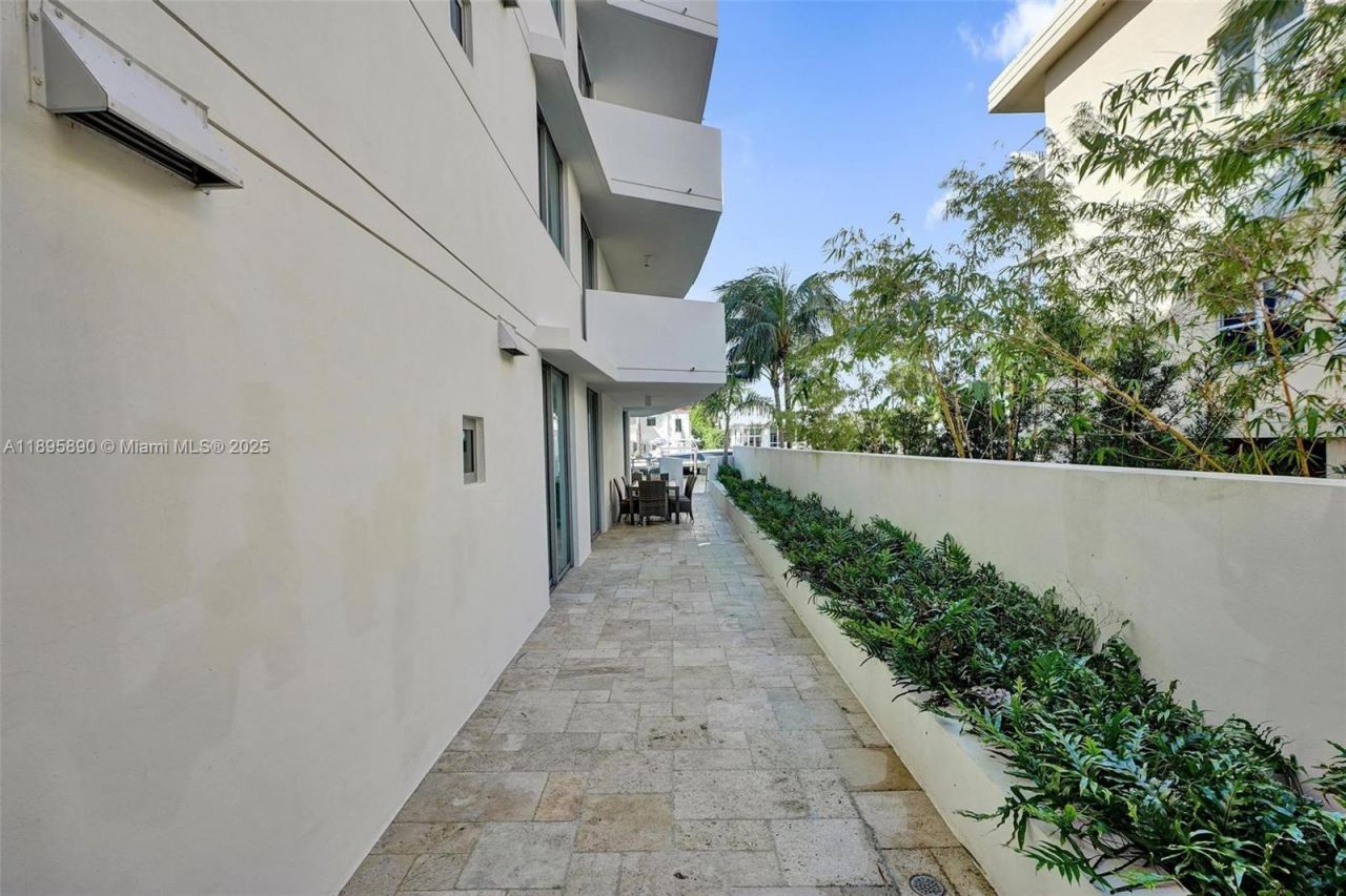 9400 W Bay Harbor Dr, Unit 103, Bay Harbor Islands, FL 33154 Photo