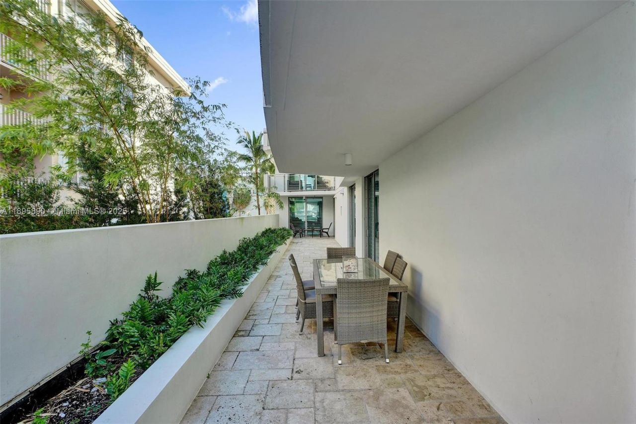 9400 W Bay Harbor Dr, Unit 103, Bay Harbor Islands, FL 33154 Photo