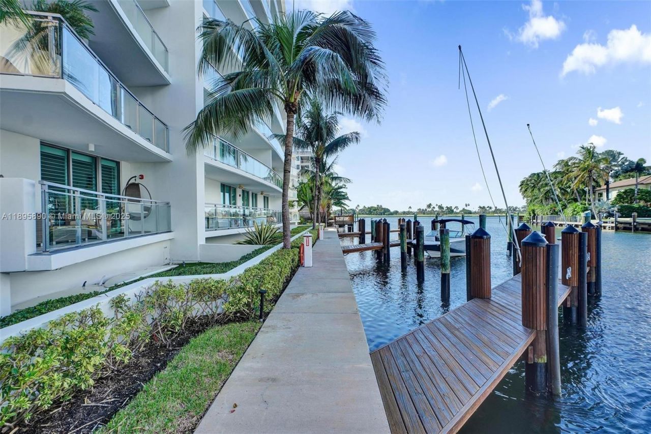 9400 W Bay Harbor Dr, Unit 103, Bay Harbor Islands, FL 33154 Photo
