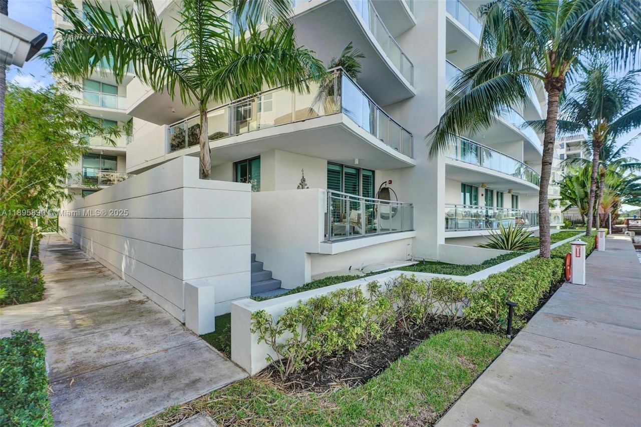 9400 W Bay Harbor Dr, Unit 103, Bay Harbor Islands, FL 33154 Photo