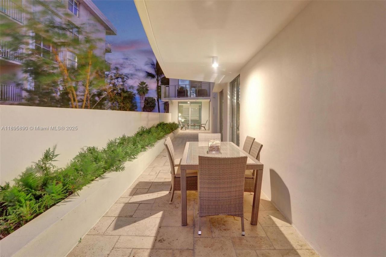 9400 W Bay Harbor Dr, Unit 103, Bay Harbor Islands, FL 33154 Photo