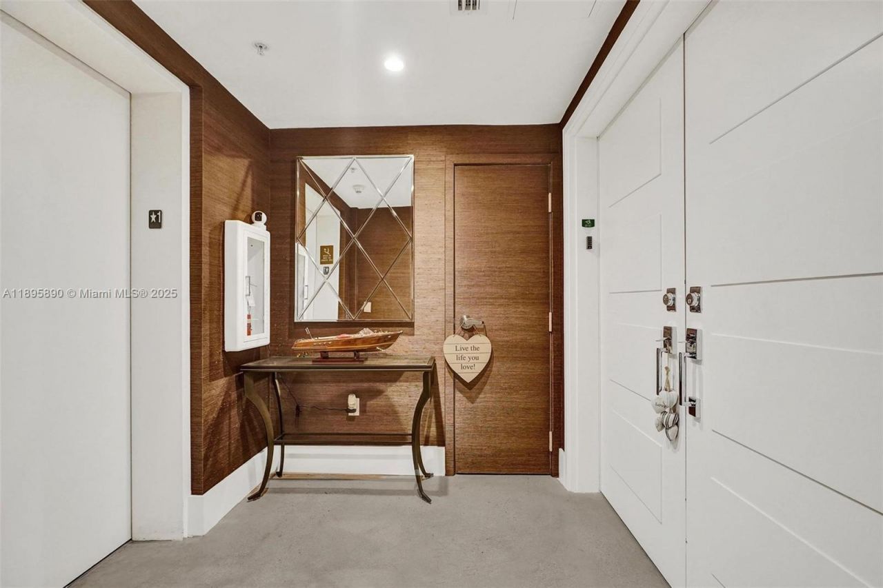 9400 W Bay Harbor Dr, Unit 103, Bay Harbor Islands, FL 33154 Photo