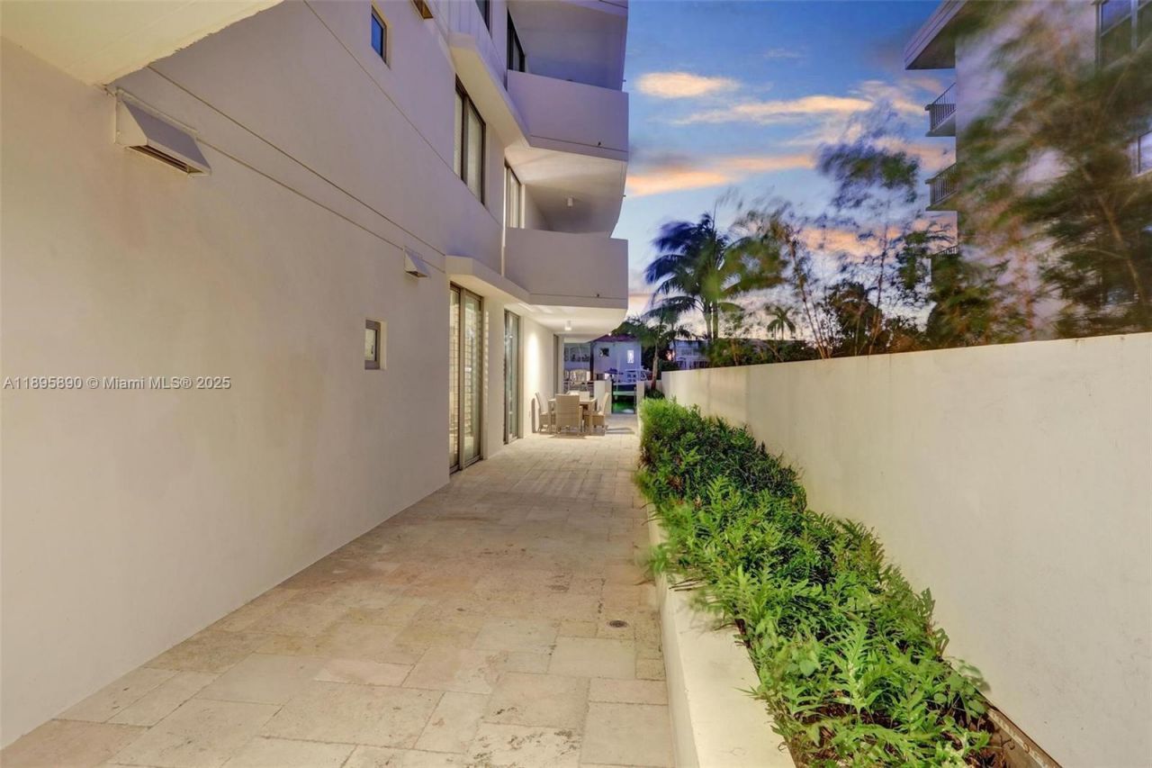 9400 W Bay Harbor Dr, Unit 103, Bay Harbor Islands, FL 33154 Photo