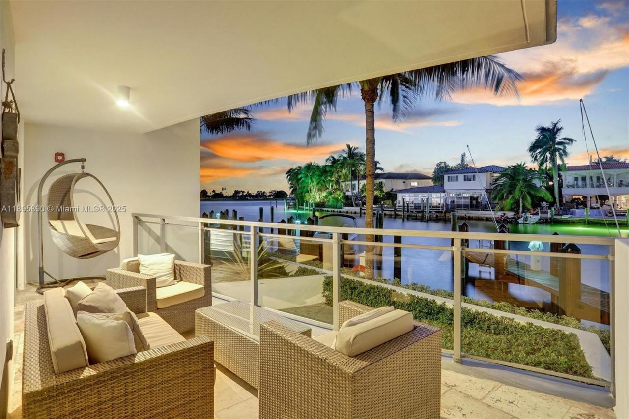 9400 W Bay Harbor Dr, Unit 103, Bay Harbor Islands, FL 33154 Photo