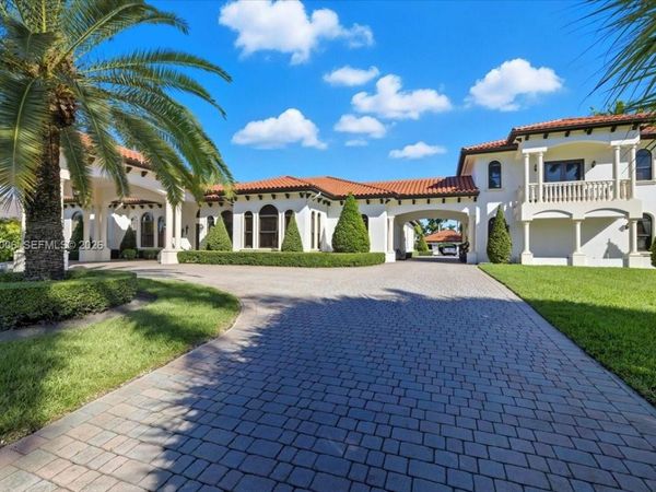 10181 NW 131st St, Hialeah Gardens, FL 33018