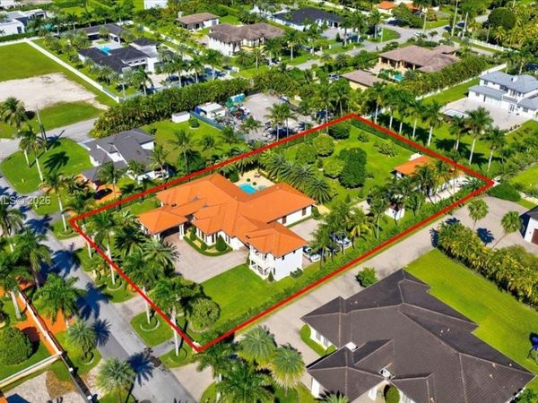 10181 NW 131st St, Hialeah Gardens, FL 33018