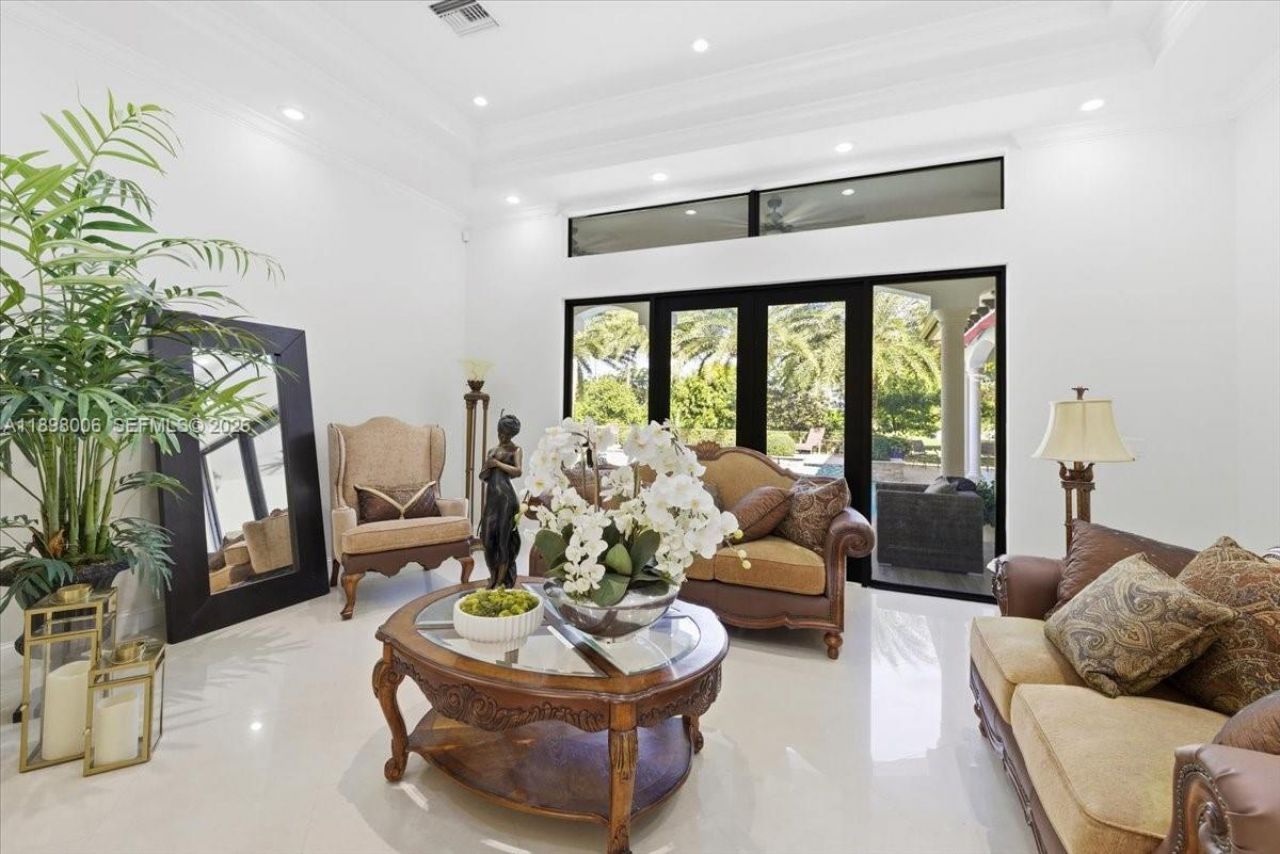 10181 NW 131st St, Hialeah Gardens, FL 33018 Photo