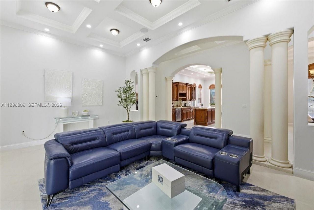 10181 NW 131st St, Hialeah Gardens, FL 33018 Photo