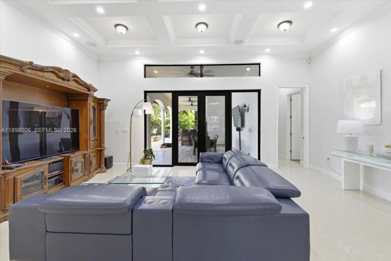 10181 NW 131st St, Hialeah Gardens, FL 33018 Photo