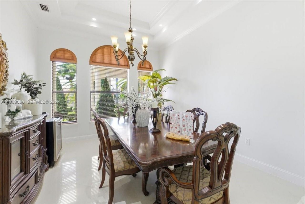 10181 NW 131st St, Hialeah Gardens, FL 33018 Photo