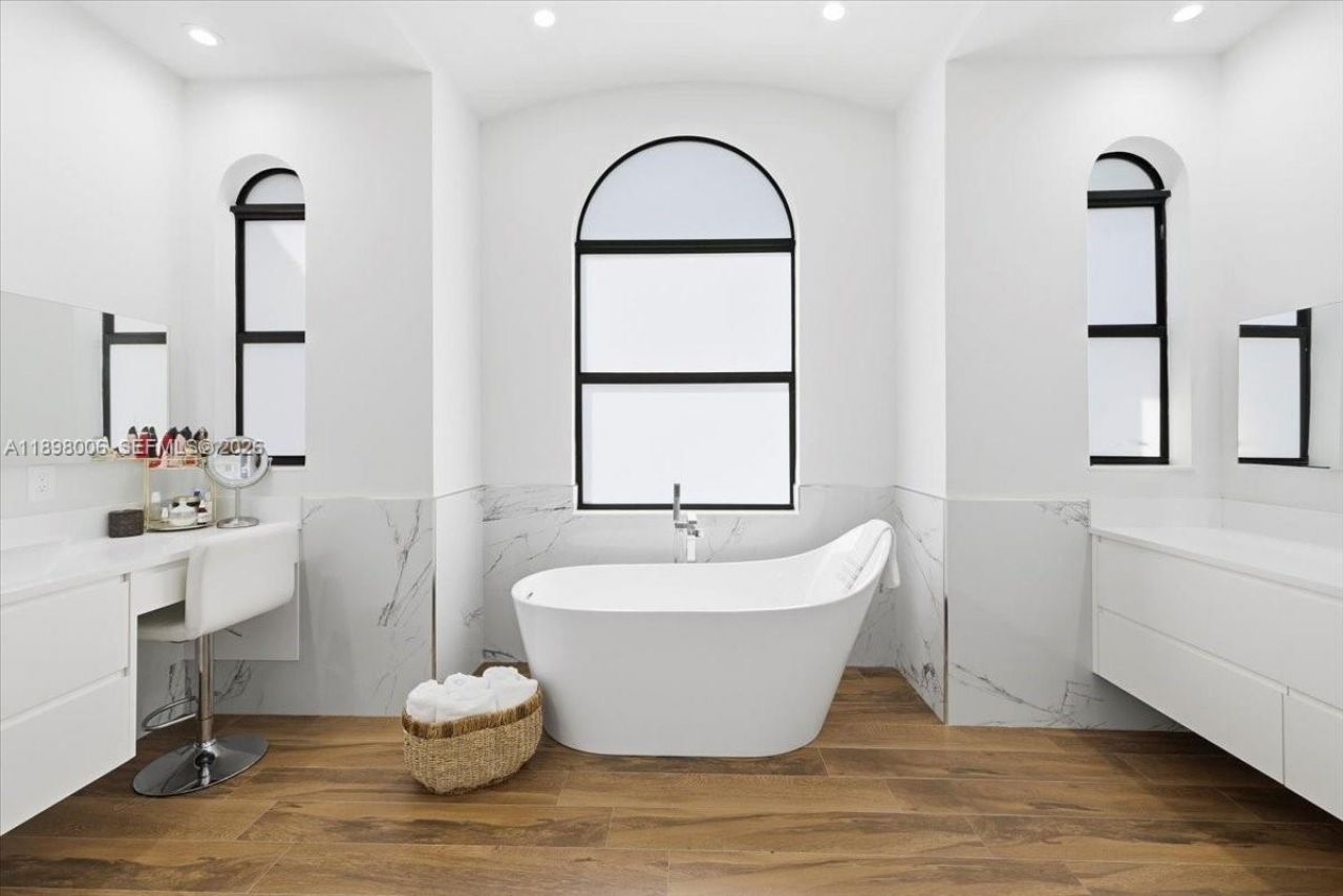 10181 NW 131st St, Hialeah Gardens, FL 33018 Photo