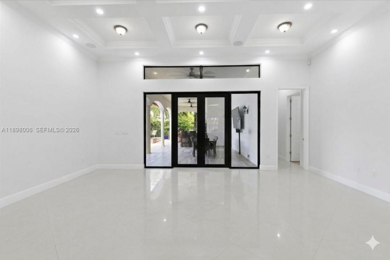 10181 NW 131st St, Hialeah Gardens, FL 33018 Photo