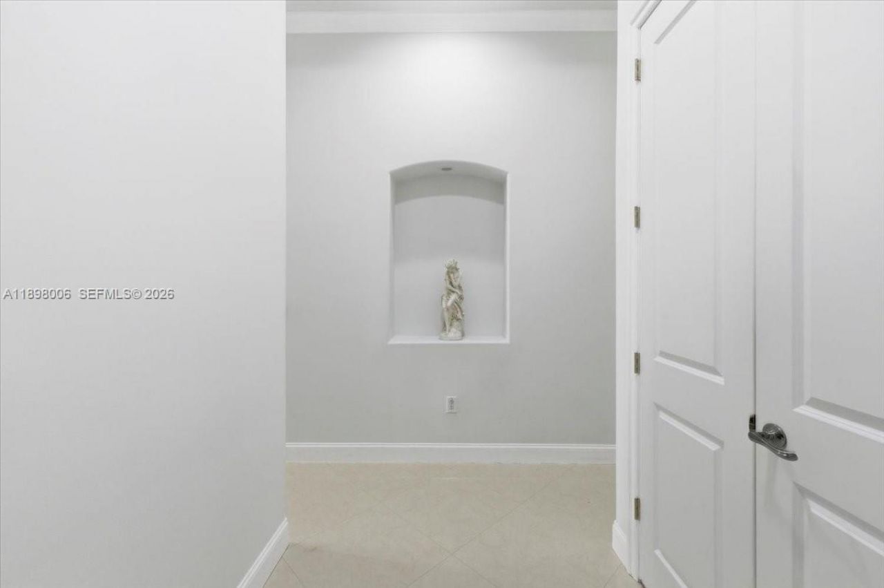 10181 NW 131st St, Hialeah Gardens, FL 33018 Photo