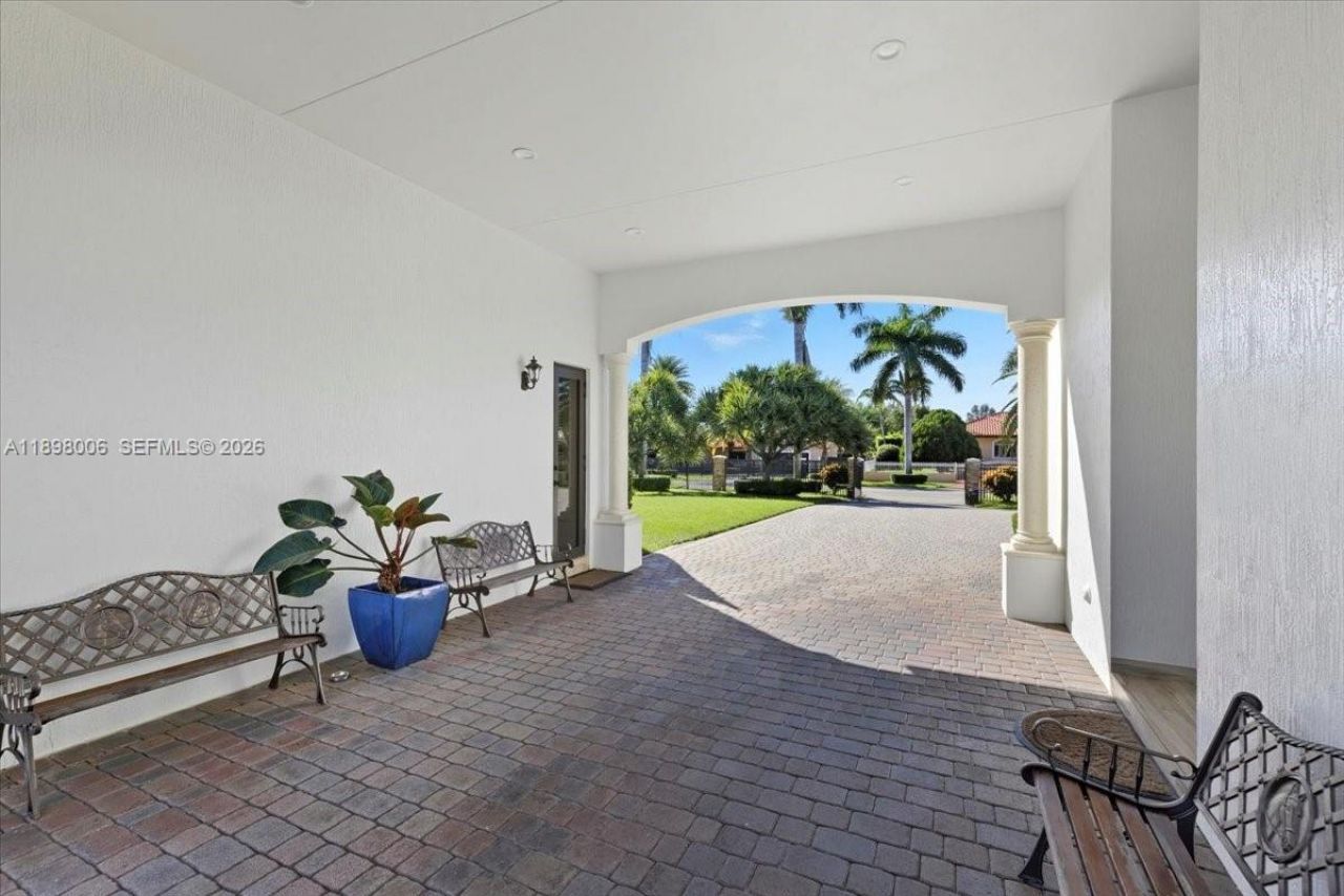 10181 NW 131st St, Hialeah Gardens, FL 33018 Photo