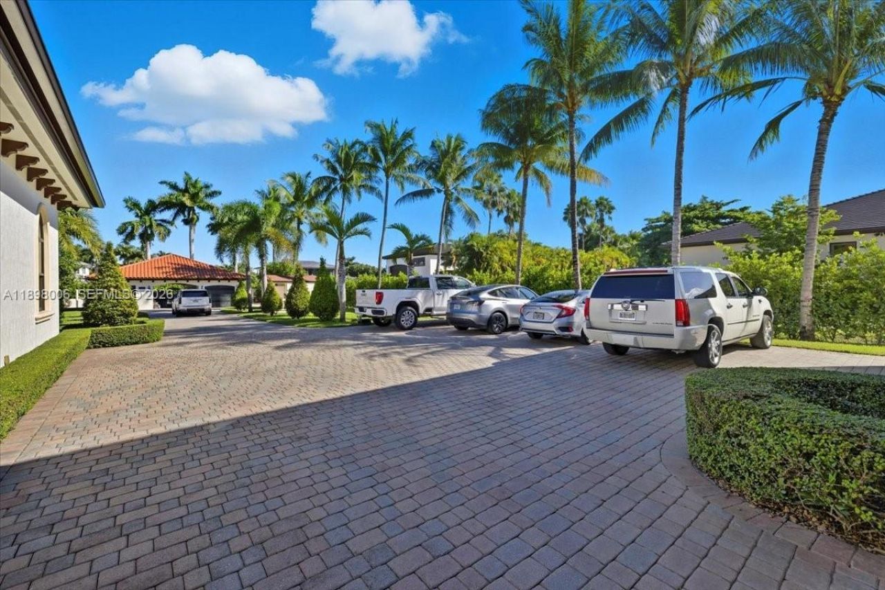 10181 NW 131st St, Hialeah Gardens, FL 33018 Photo