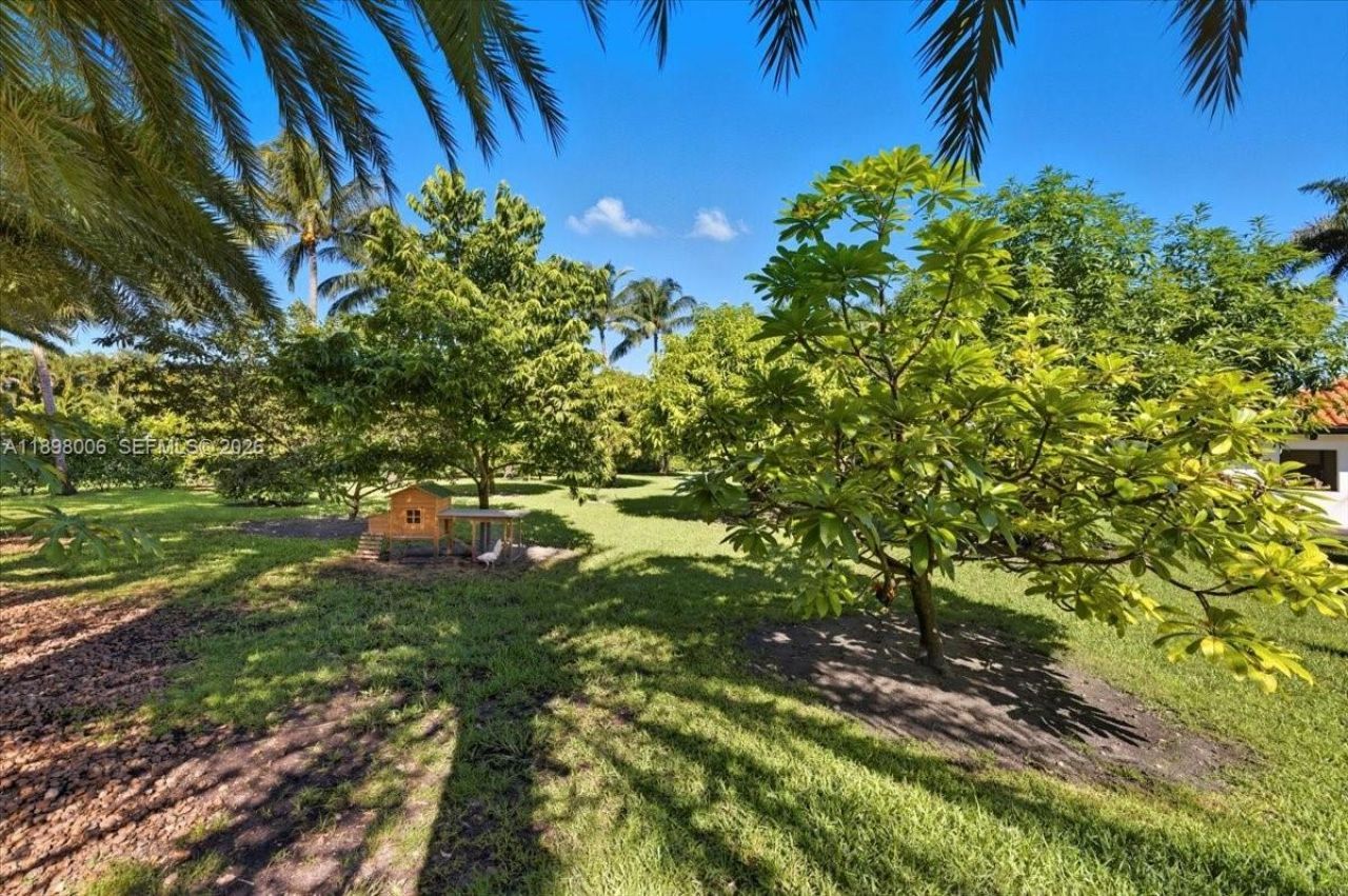 10181 NW 131st St, Hialeah Gardens, FL 33018 Photo