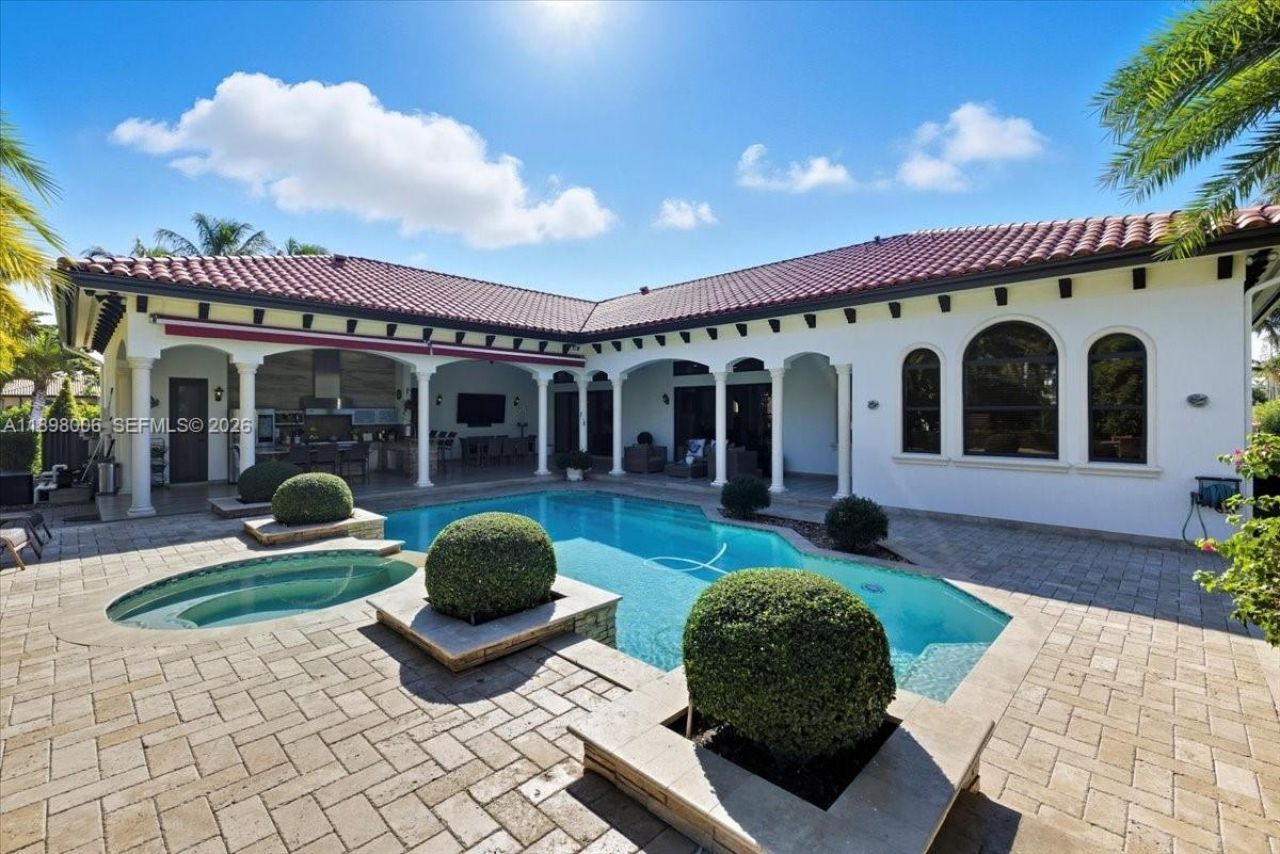 10181 NW 131st St, Hialeah Gardens, FL 33018 Photo