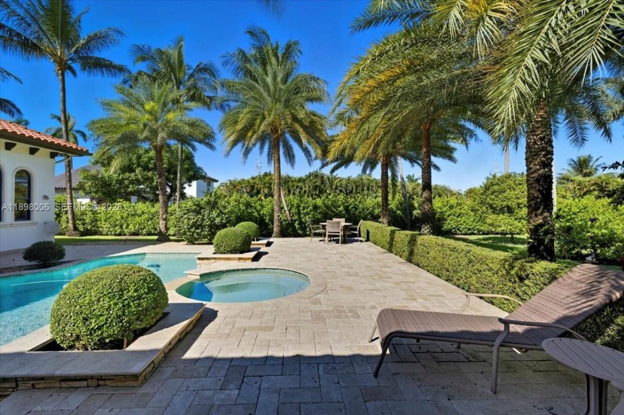 10181 NW 131st St, Hialeah Gardens, FL 33018 Photo