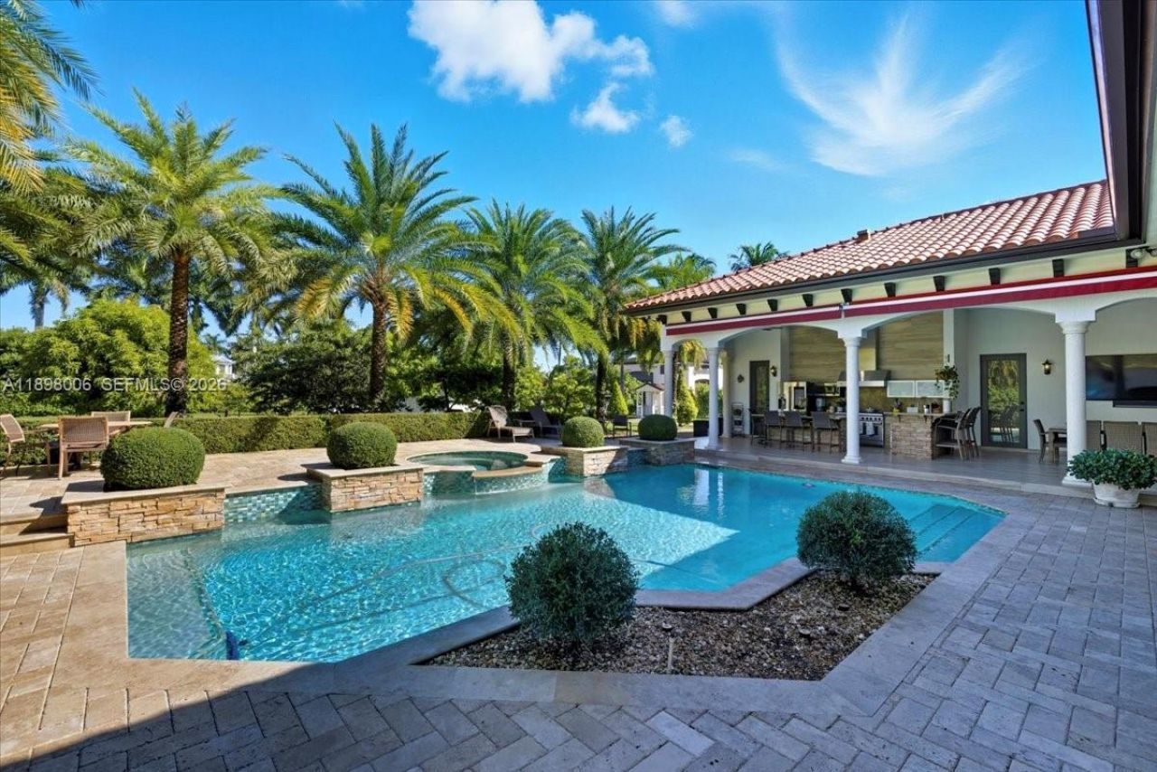 10181 NW 131st St, Hialeah Gardens, FL 33018 Photo