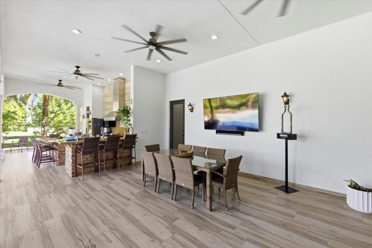 10181 NW 131st St, Hialeah Gardens, FL 33018 Photo