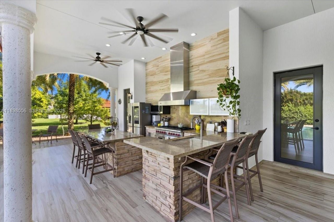 10181 NW 131st St, Hialeah Gardens, FL 33018 Photo